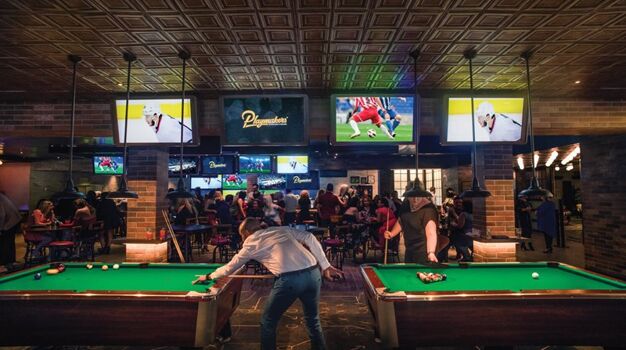 Спорт-барPlaymakers Sports Bar & Arcade