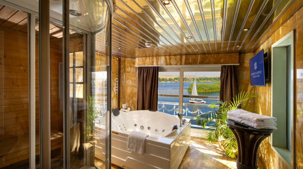 Ванная комната в каюте Royal Suite