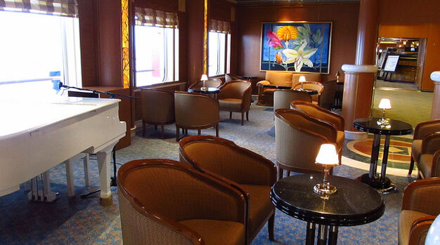 Лаунж Promenade Lounge & Bar