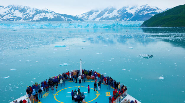 Пассажиры Radiance of the Seas осматривают ледники Аляски