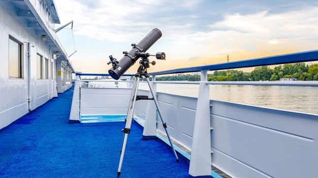 Телескоп на открытой палубе