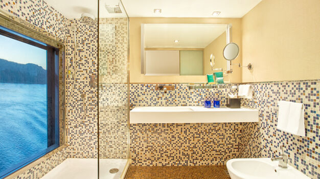 Ванная комната в каюте "Luxury Cabin"
