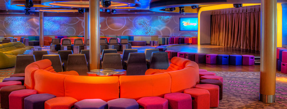 Ночной клуб D Lounge на лайнере Disney Dream