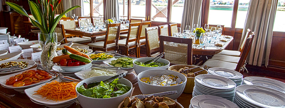 Ресторан-шведский стол на теплоходе Tonle Pandaw