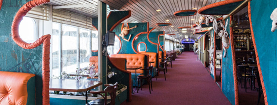 Ресторан-мьюзик-холл Funny Rabbit на Princess Anastasia