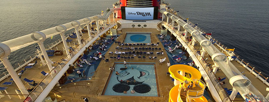 Открытая палуба на лайнере Disney Dream
