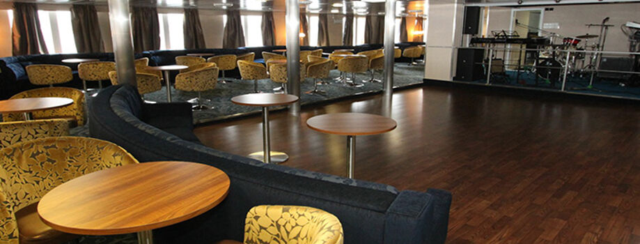 Лаунж Nautilus Lounge на лайнере Ocean Endeavour