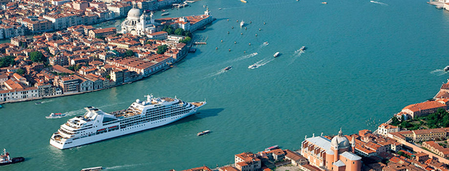 Лайнер Seabourn Odyssey в Венеции