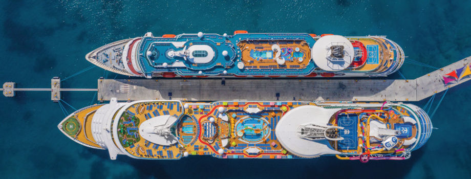 Navigator of the Seas  и Majesty of the Seas у пирса Coco Cay