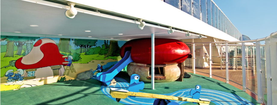 Детский клуб (I Puffi - Smurfs-themed children's area)