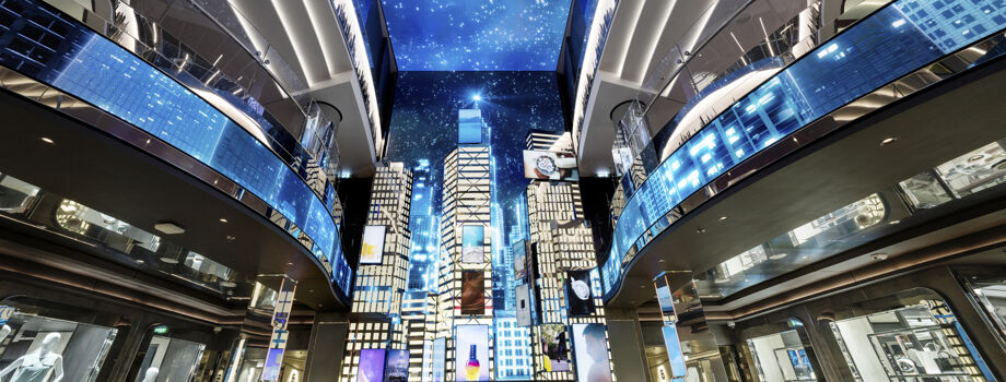 Общественная зона Times Square с интерактивным панно